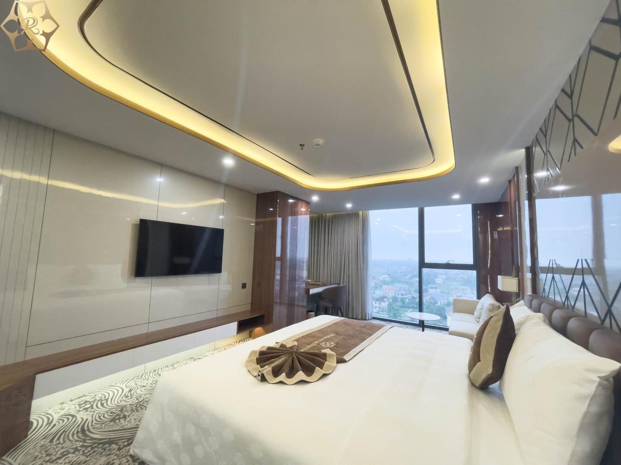 Cua Dong Luxury Hotel Vinh Room photo